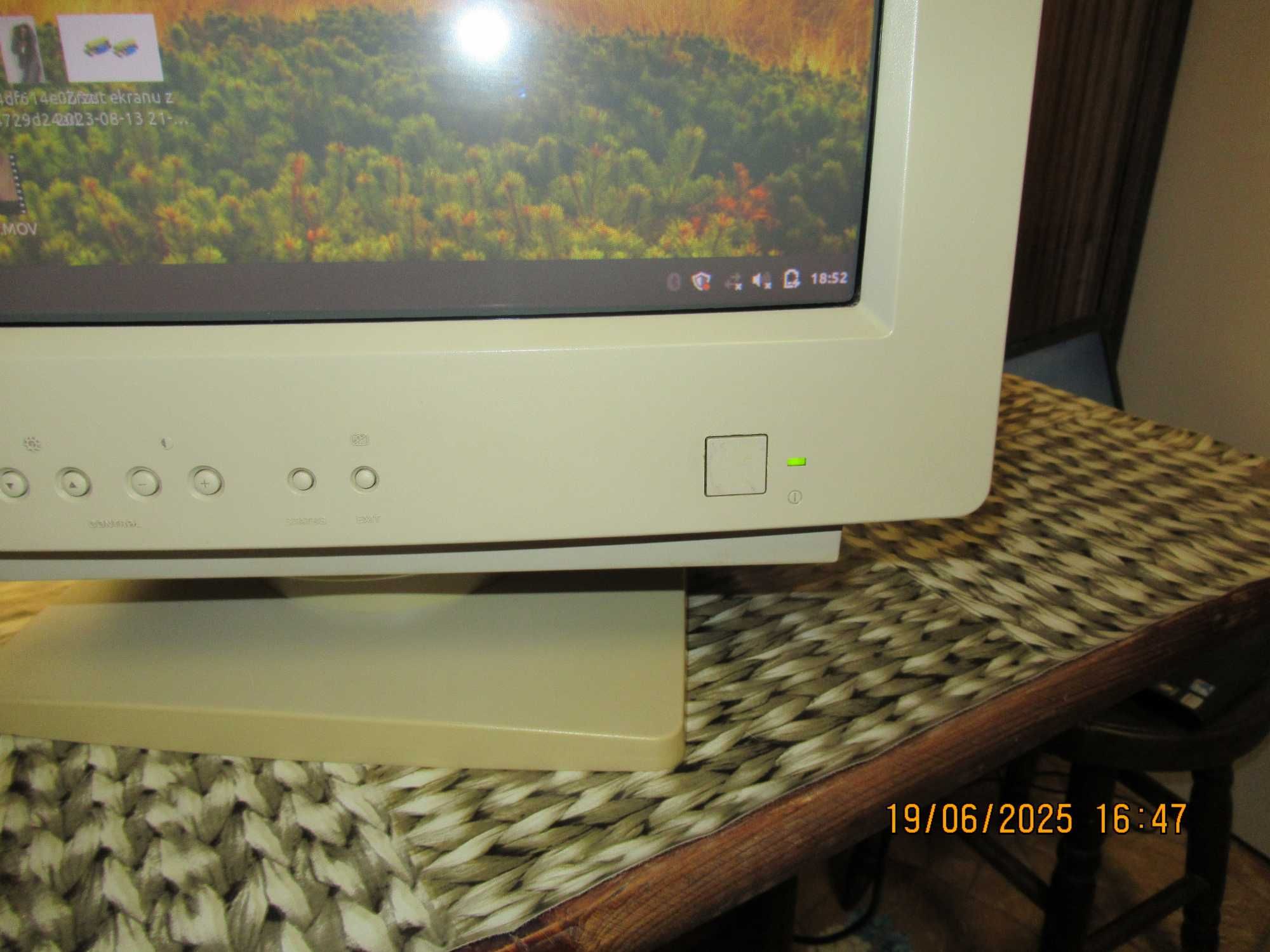 Stary monitor kineskopowy CRT CTX 1769se
