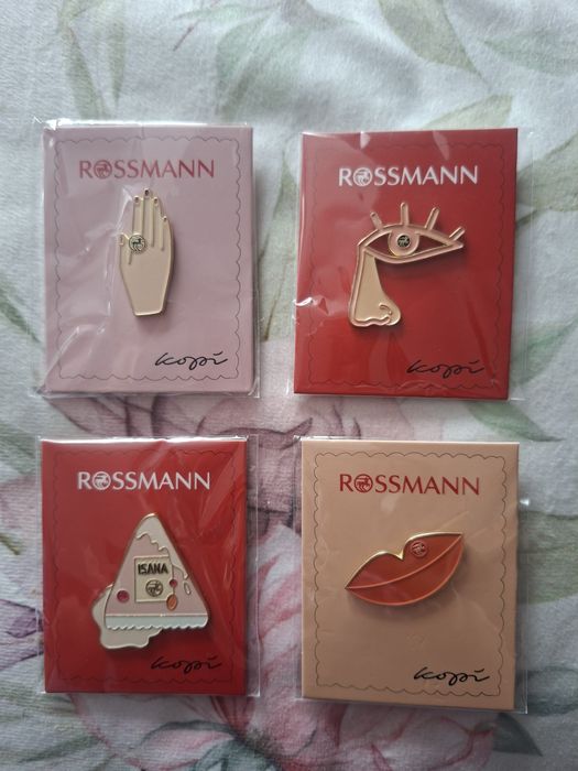 Pin Przypinka Rossmann Kopi. Dłoń, Twarz,  Maseczka, Usta