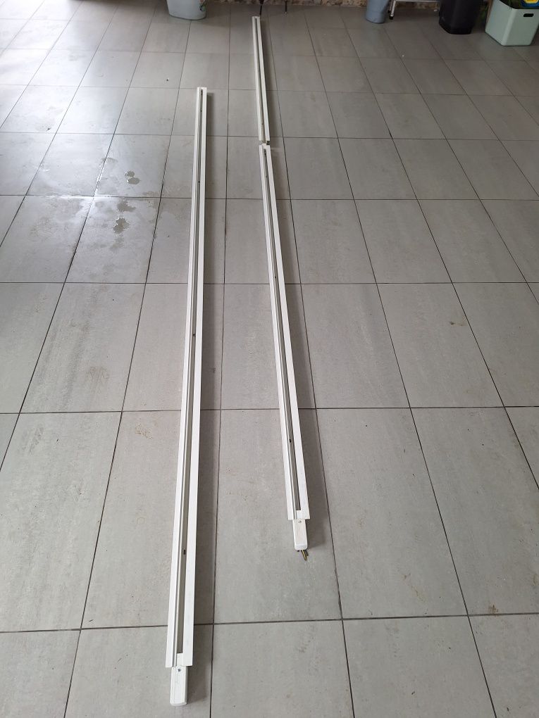 Calha de iluminação com projectores