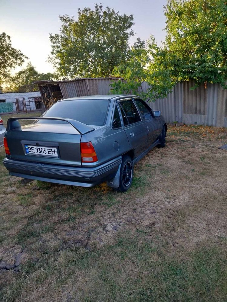 Opel kadet , опель кадет , 1.4 відмінний стан!