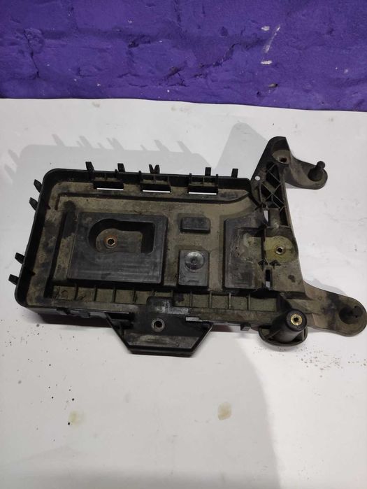 Поддон площадка аккумулятора кожух VW Passat B6