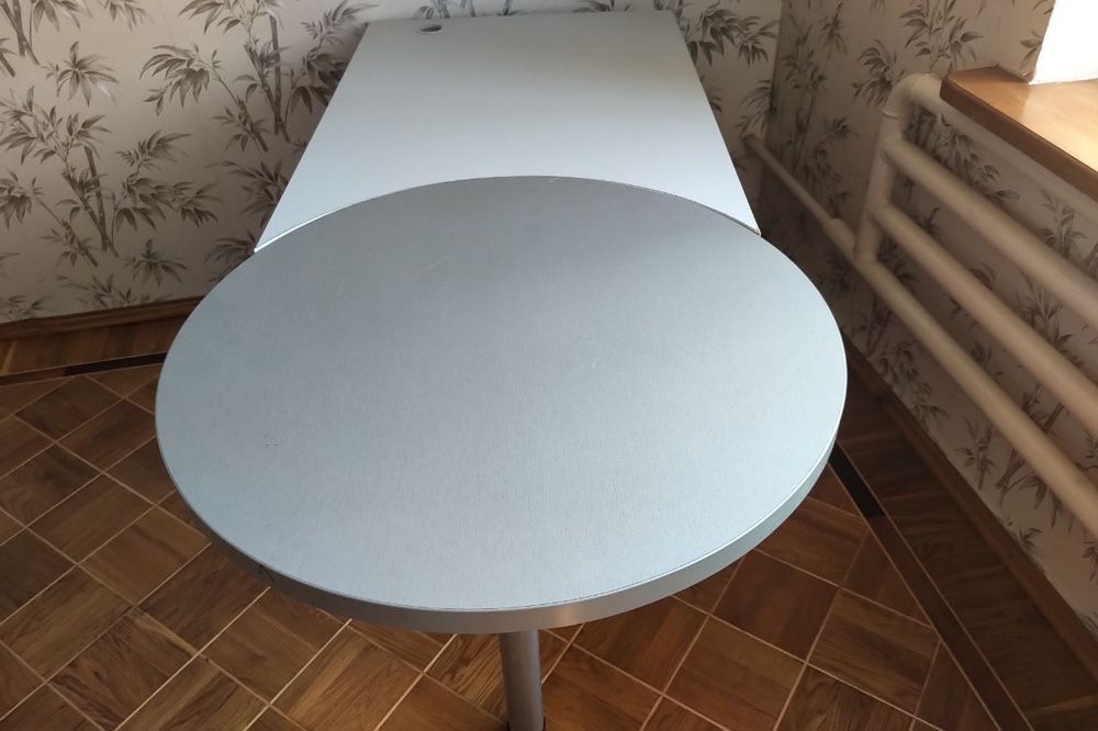 Стол с ящиками