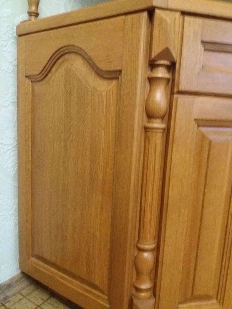 Угловая тумба из массива дуба