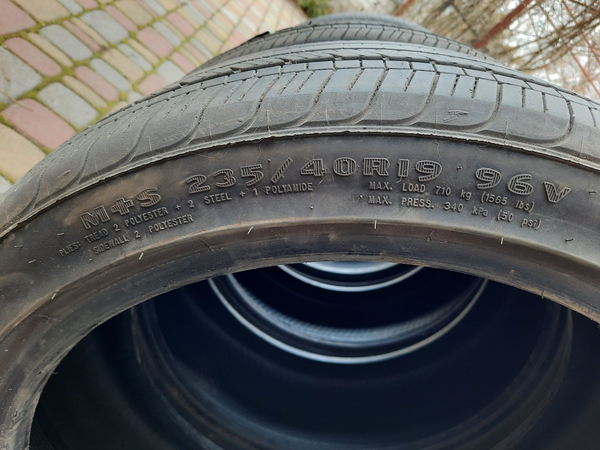 Комплект 235/40R19 Goodyear Hankook
