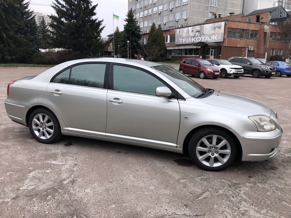 Toyota Avensis 1.8 газ-бензин