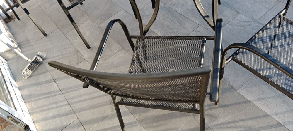 Krzesła ogrodowe i stół