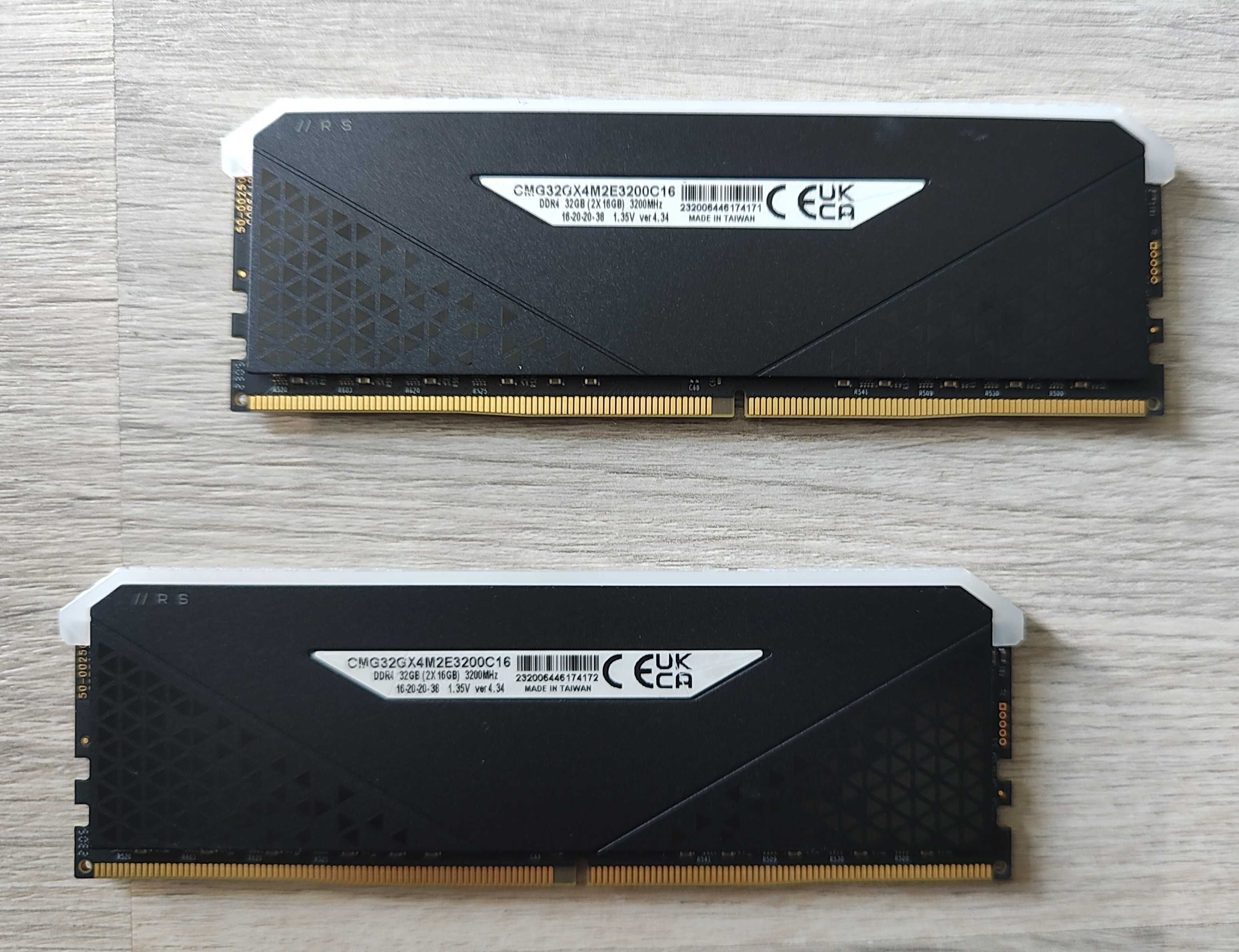 Pamięć RAM RGB Corsair Vengeance RGB RS DDR4 32 GB (2x16GB), 3200MHz
