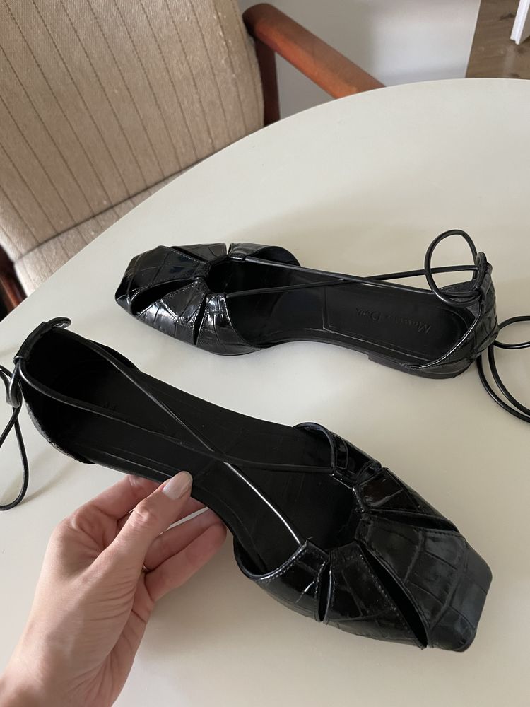 Wiązane skórzane buty Massimo Dutti