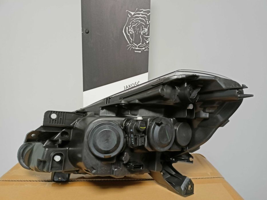 Renault Clio 3 09- Lampa/Reflektor  prawy chrom /H7+H7