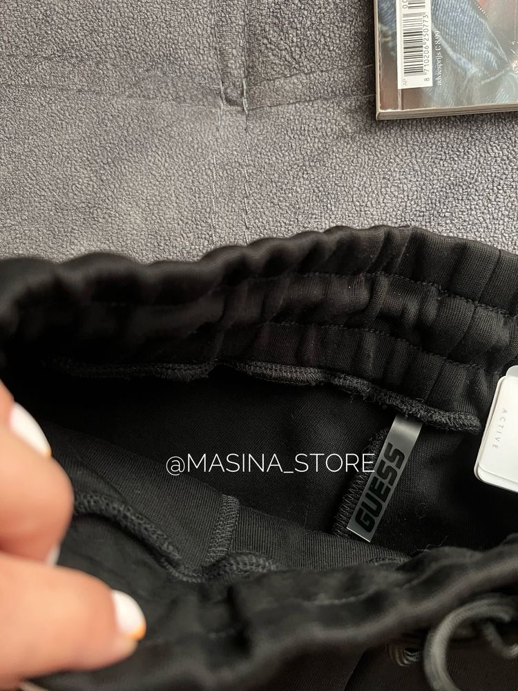 Новий костюм Guess XS чорний шорти кофта оригінал