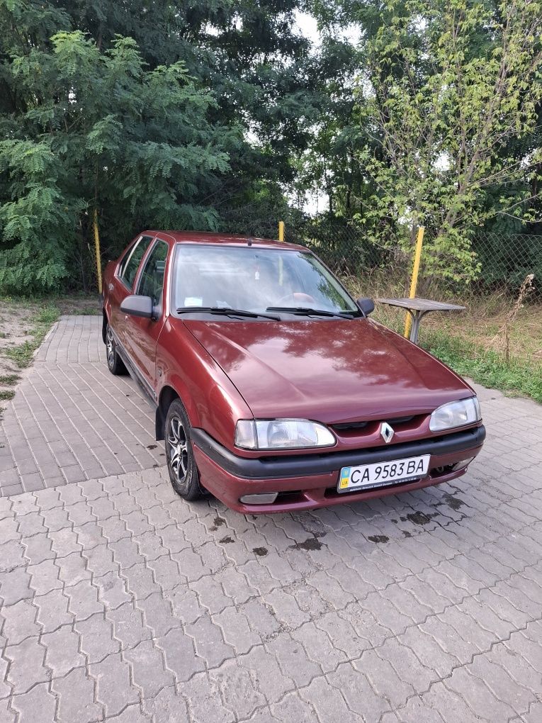 Renault 19 седан