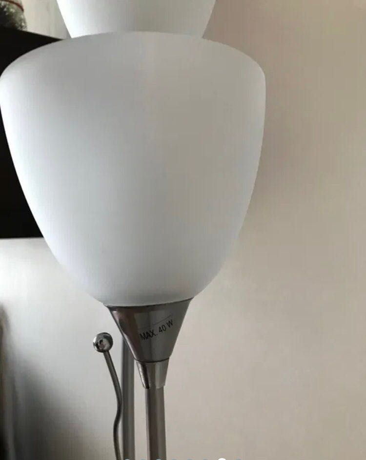 Lampa stojąca do salonu