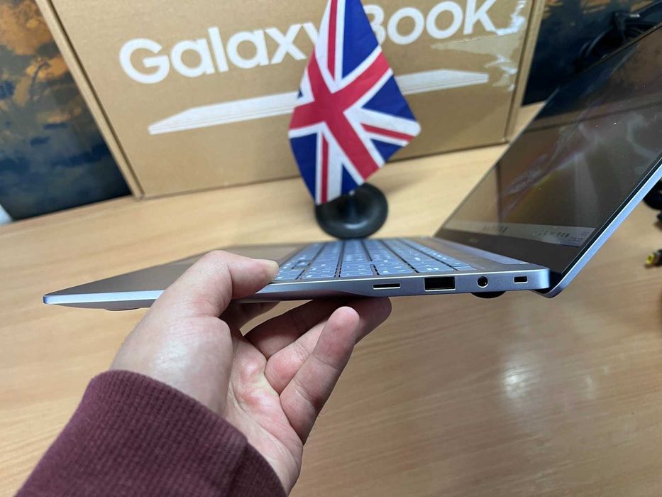 Samsung Galaxy Book4 Edge 15.6"IPS FHD Snapdragon X Plus 16/512Gb