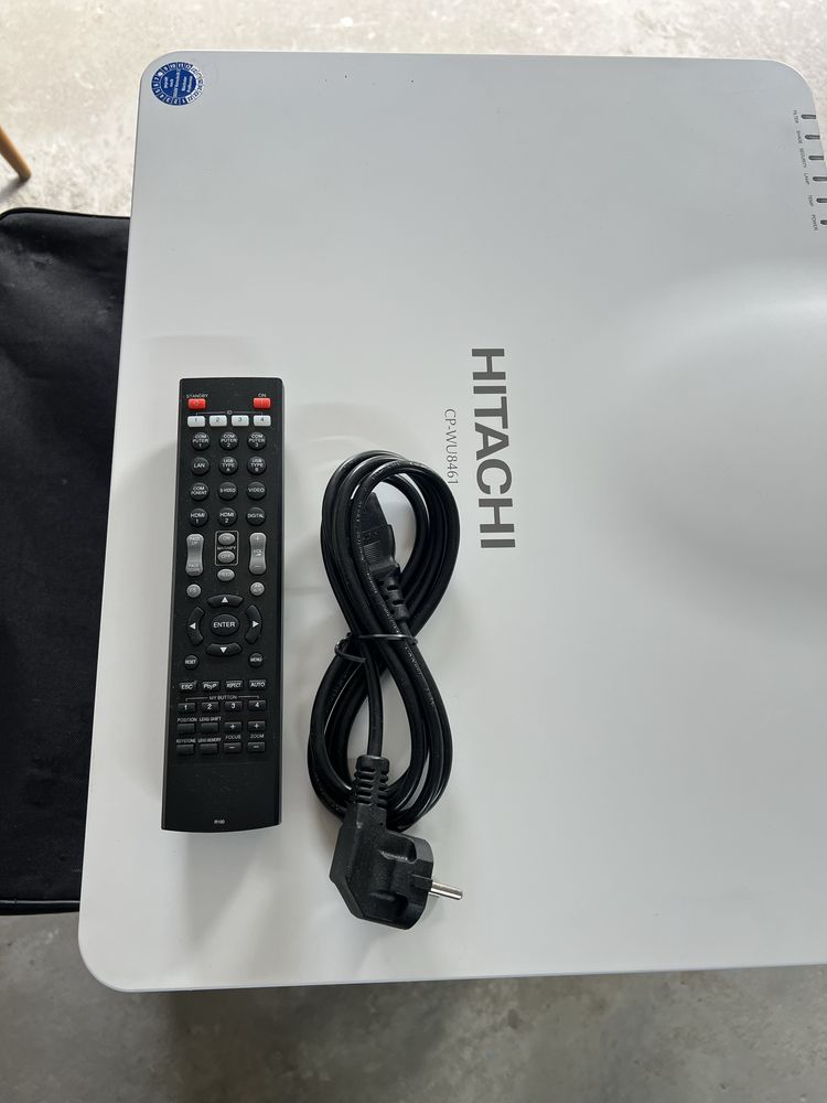 Projektor Hitachi 6000ANSI CP-WU8461 profesjonalny 1920x1200 WUXGA