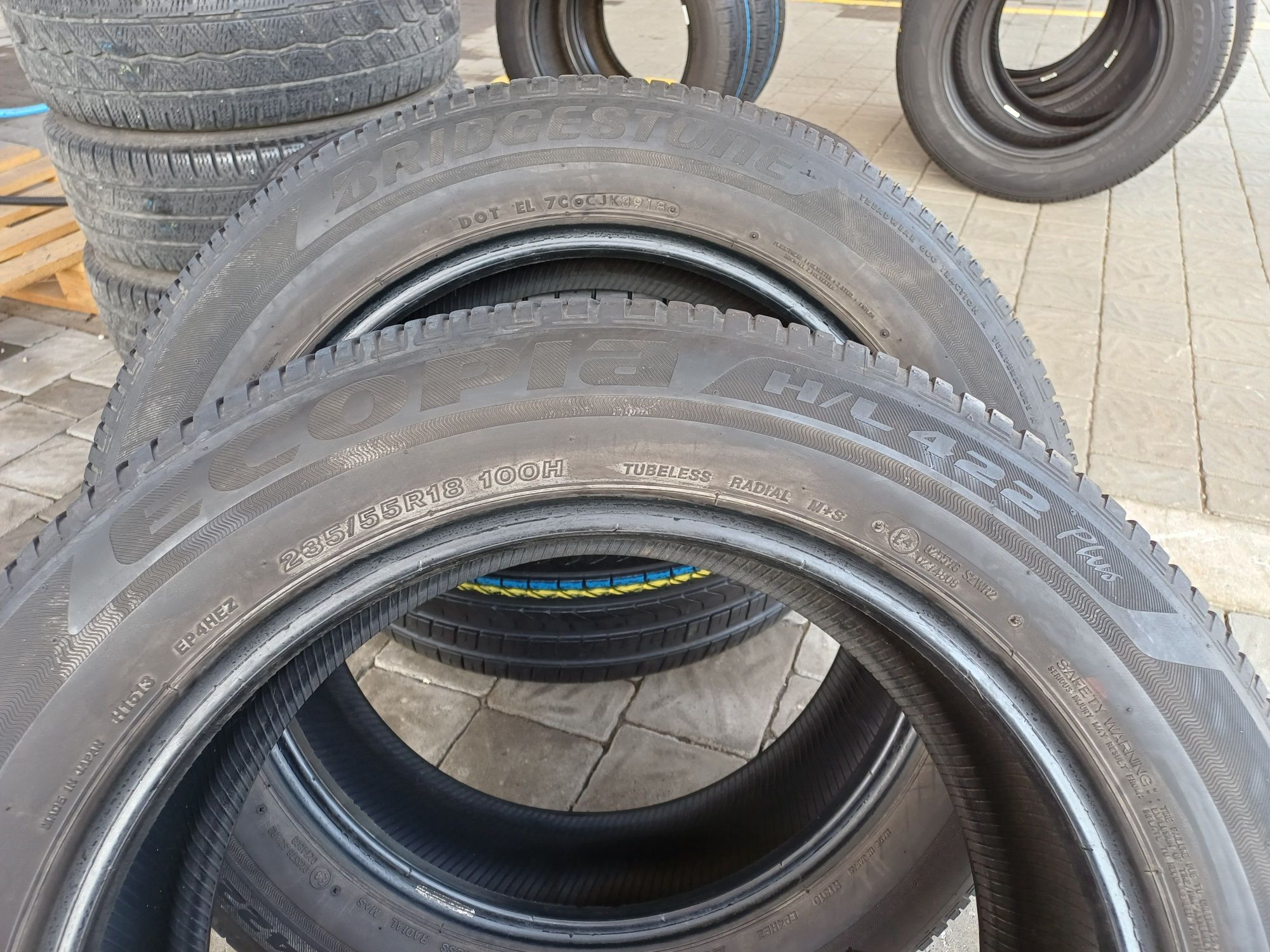 235 55 18 Bridgestone made in Japan