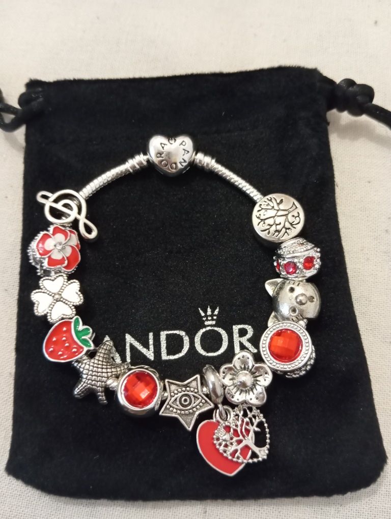 Pulseiras com 13 pingentes