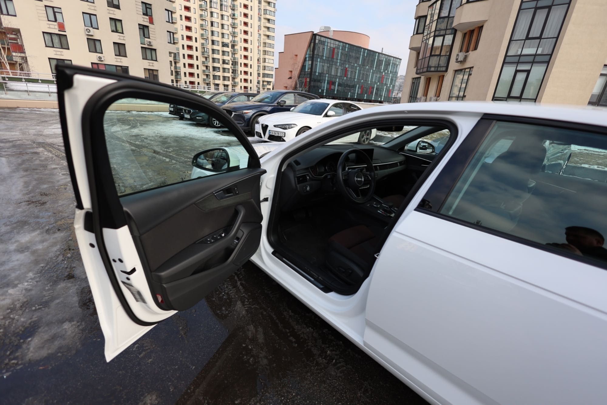Продаю Audi A4 перша єдина власниця 69000км без дтп
