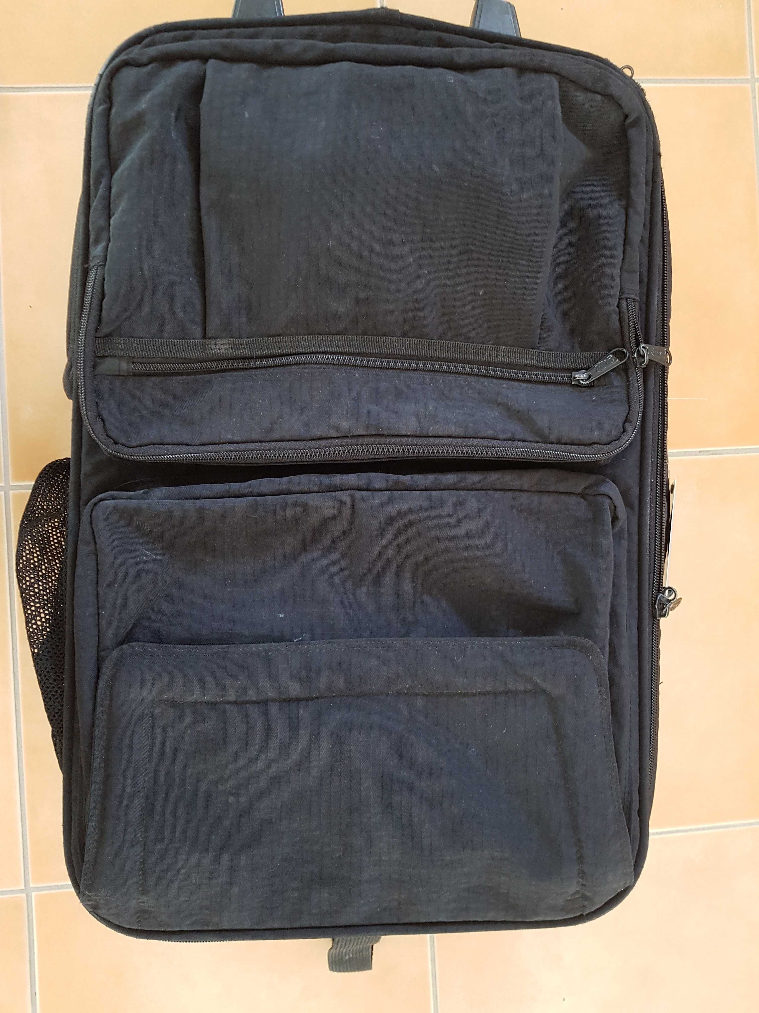 Black suitcase / good condition									
Valisa preto /  boa condição