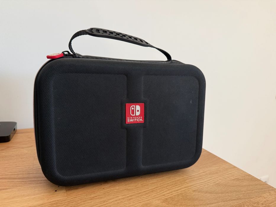 Nintendo Switch OLED + Travel Case – Como Novo