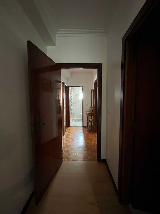 Excelente T3 em Nogueira – 160 m², 2 WCs e Garagem!