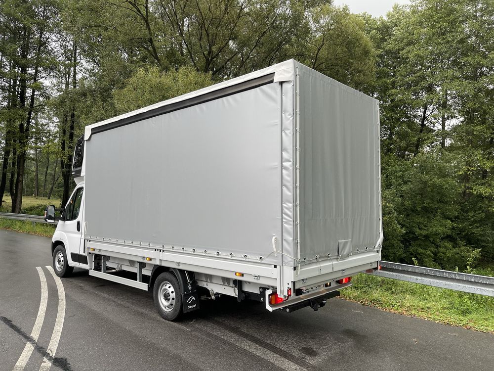 Transport towarowy, wynajem busa dostawczego