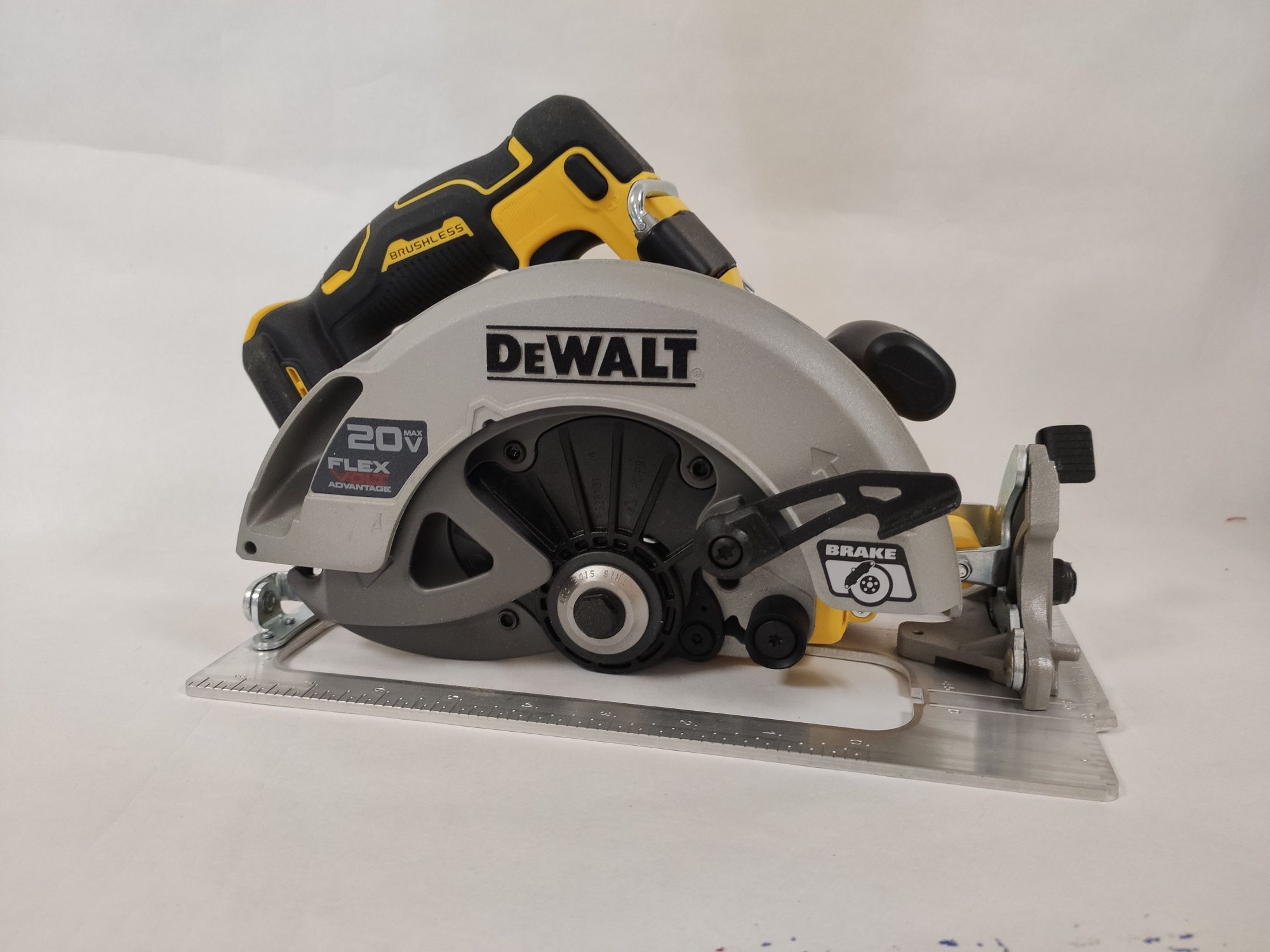 Безщіткова дискова пила DeWALT DCS573b 20Vmax Flexvolt ADVANTAGE™