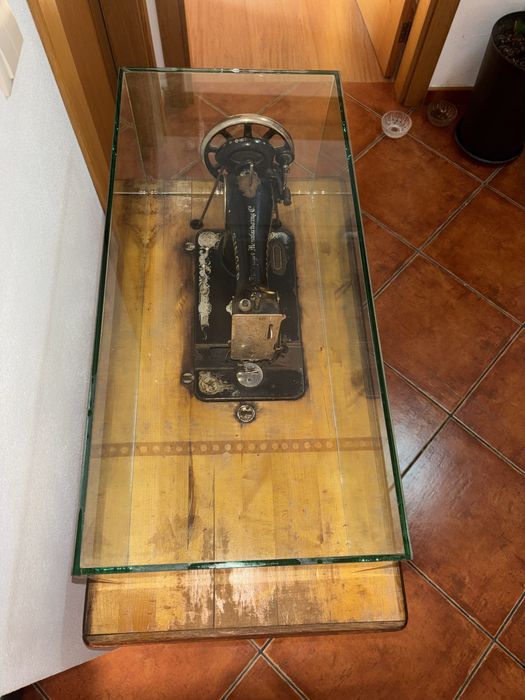 Máquina de costura Singer antiga