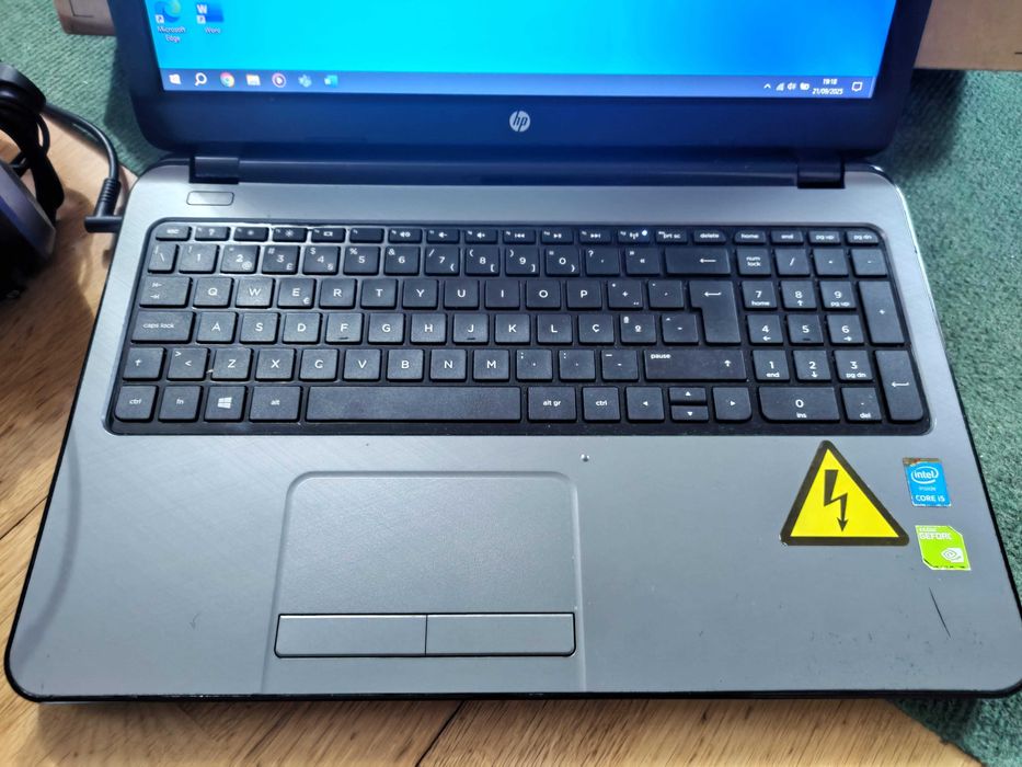 HP Laptop / Portátil com 12GB RAM e 128GB SSD (com Marcas de Uso)