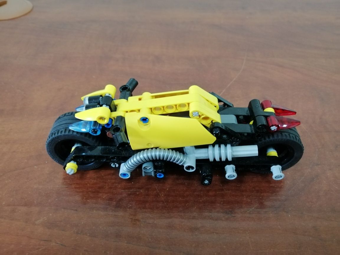 Мотоцикл конструктор LEGO Technic Stunt Bike