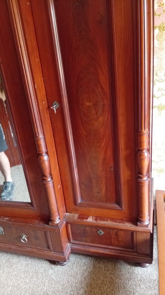 Móveis roupeiro com três portas