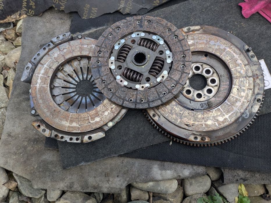 Комплект маховик + корзина +дискToyota RAV4 2.0 бензин 2001 2006 р