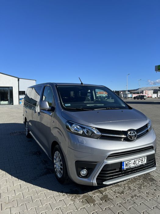 Wynajem busa/Przewóz osób Toyota Proace 9-osobowa
