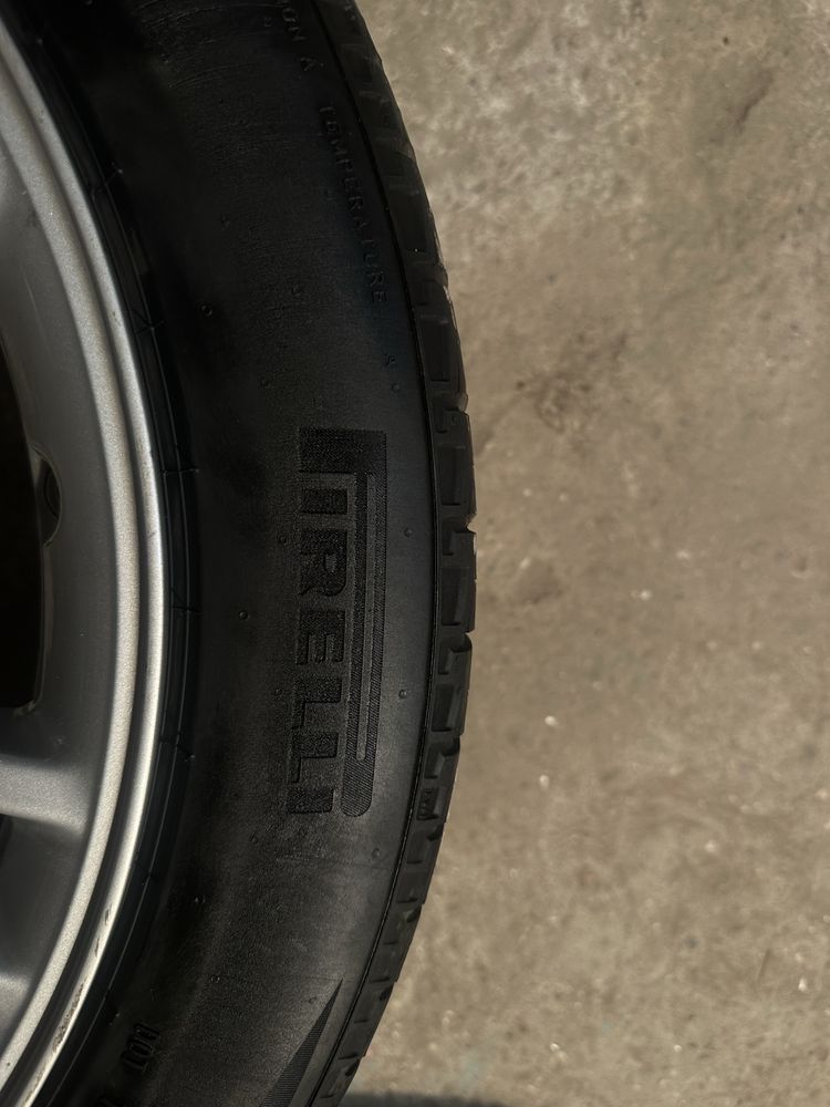 Продам диски с резиною на Tesla model Y