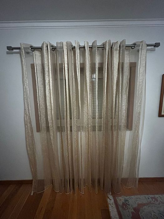 3 Cortinados em organza (com estrutura)