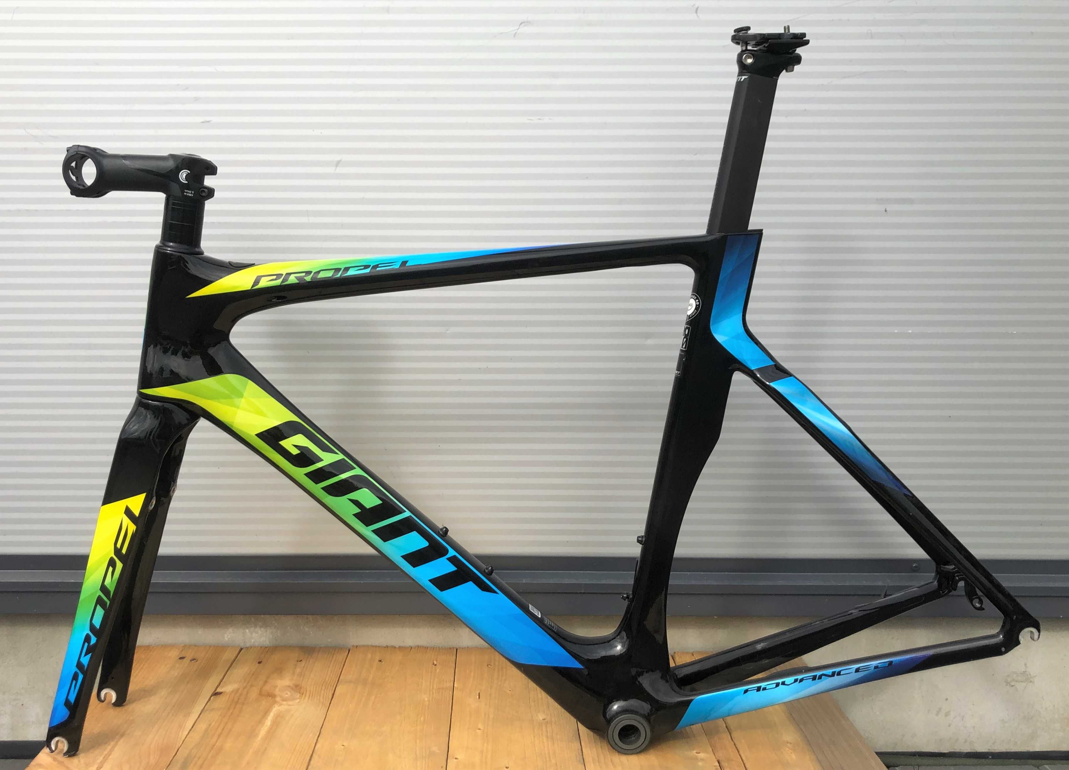 Rama szosowa frameset GIANT Propel Advanced Pro 0 carbon M uszkodzona