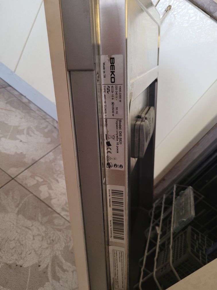 Посудомойка Beko Dis 5831