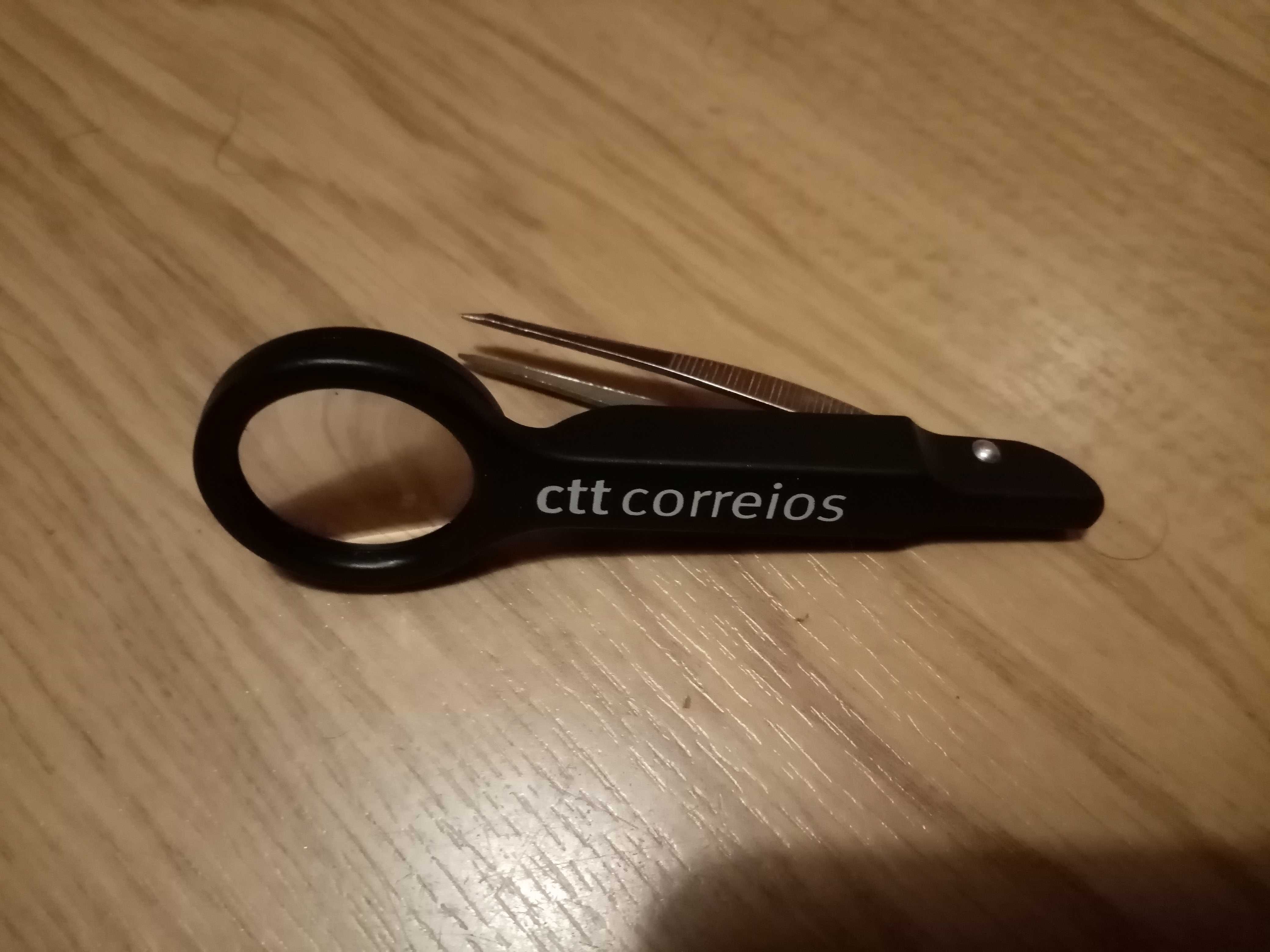Pinça de filatelia com lupa