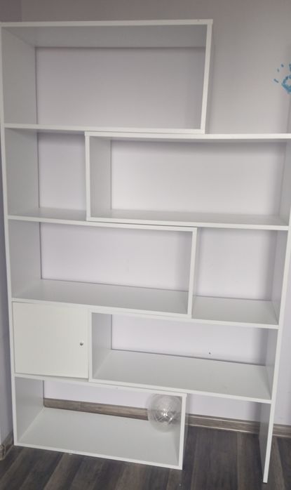 Regał rozsuwany biały