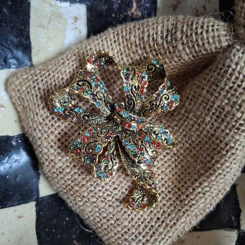 Spektakularna pozłacana broszka wymiary 8 cm x 6 cm
