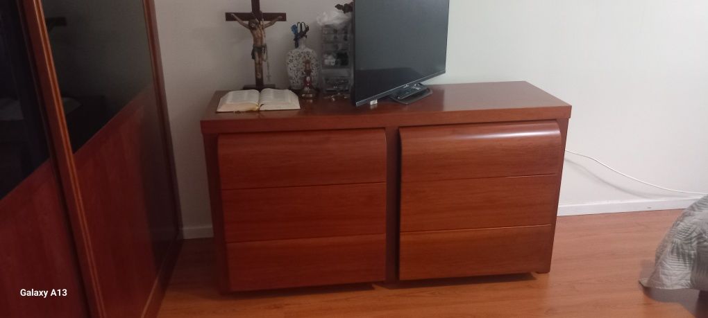 Mobília de quarto em cerejeira