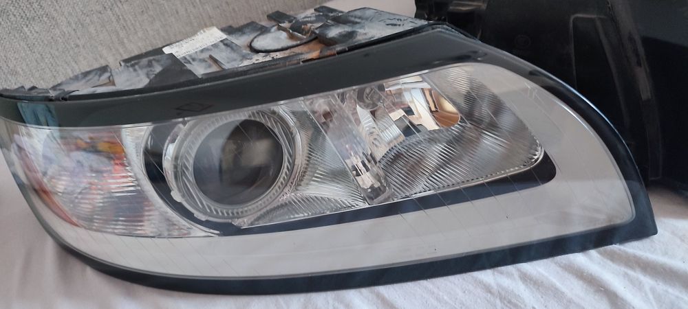 Lampy przednie Volvo V50 S40 białe