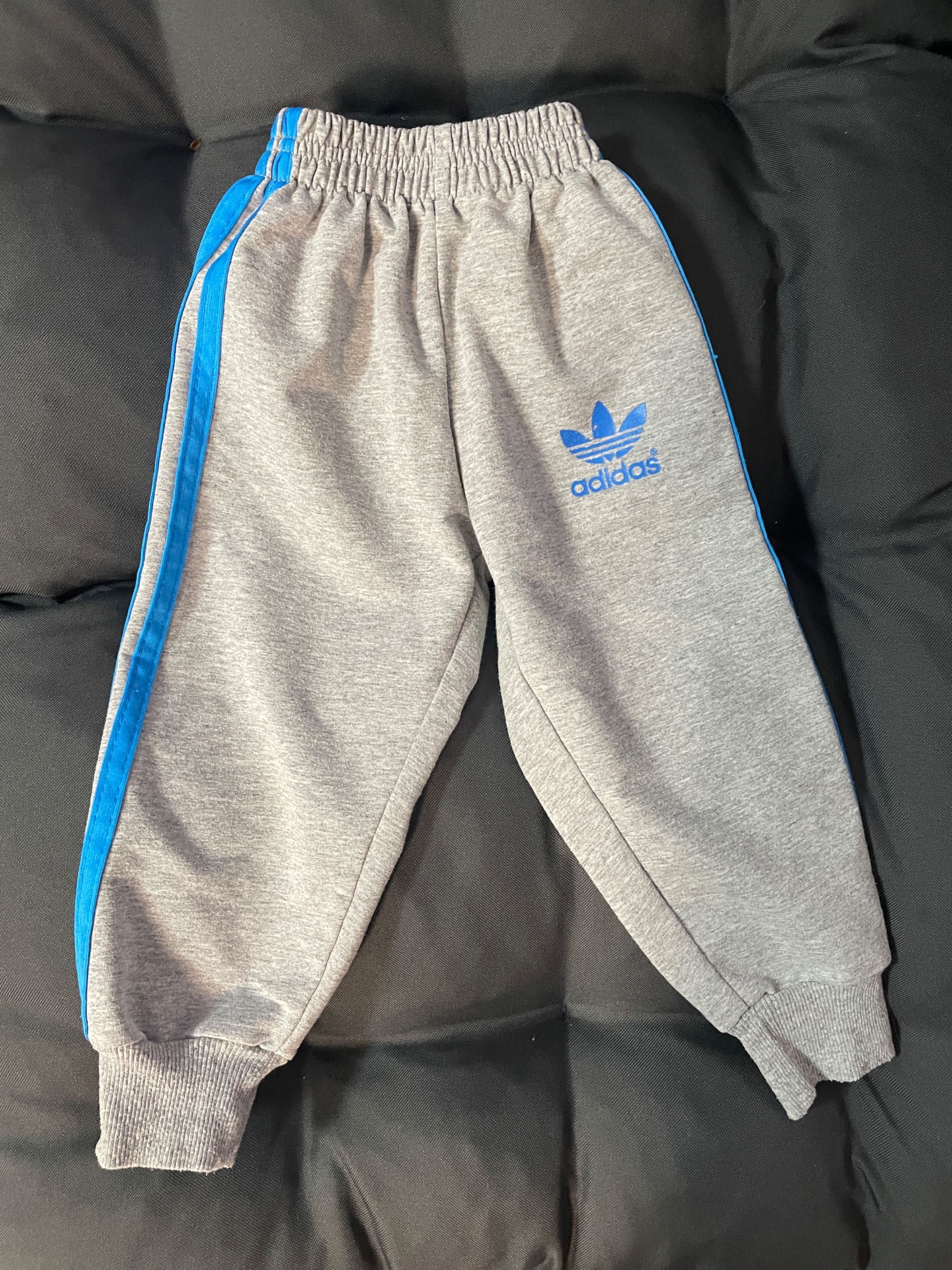 Spodnie adidas szaro-niebieskie 92 dres dresowe