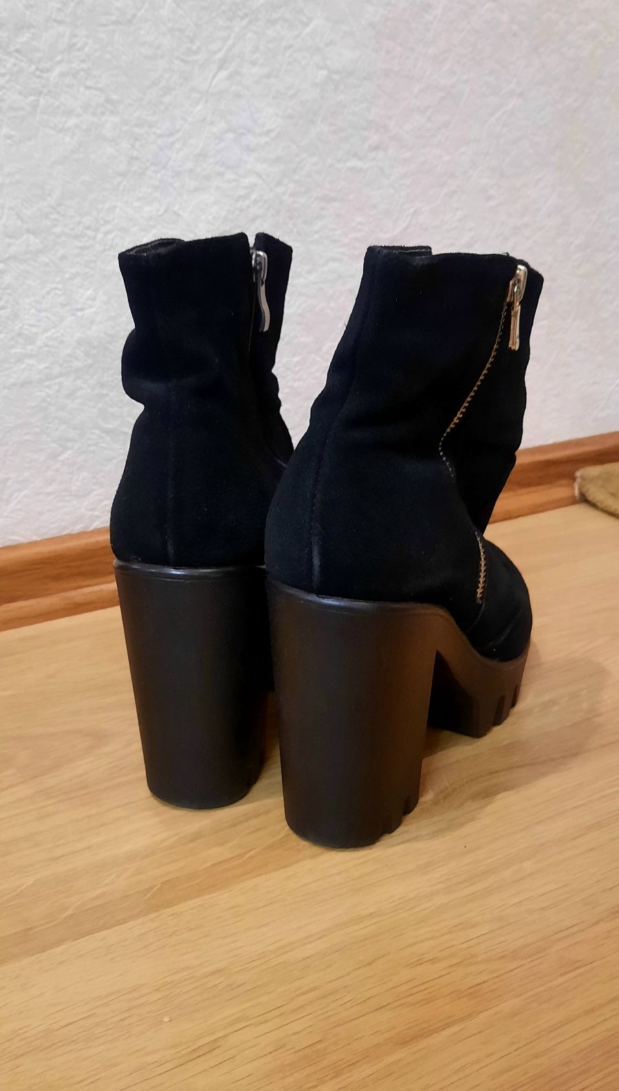 Жіночі зимові замшеві чоботи на каблуку, 40 розмір