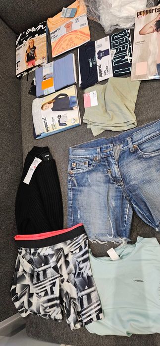 Nowe ubrania  dziewczęce