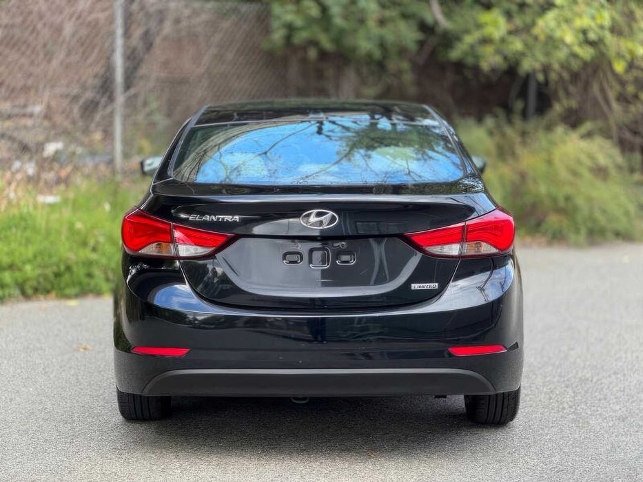 Hyundai Elantra Limited      2015