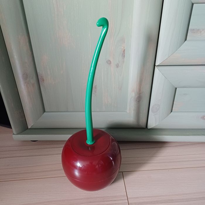 Szczotka w kształcie wiśni do wc