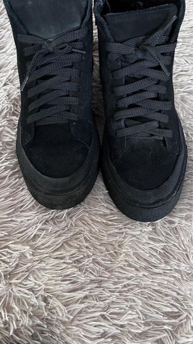 Продам ботинки полностью натуральные замш размер 39 по стельке 25