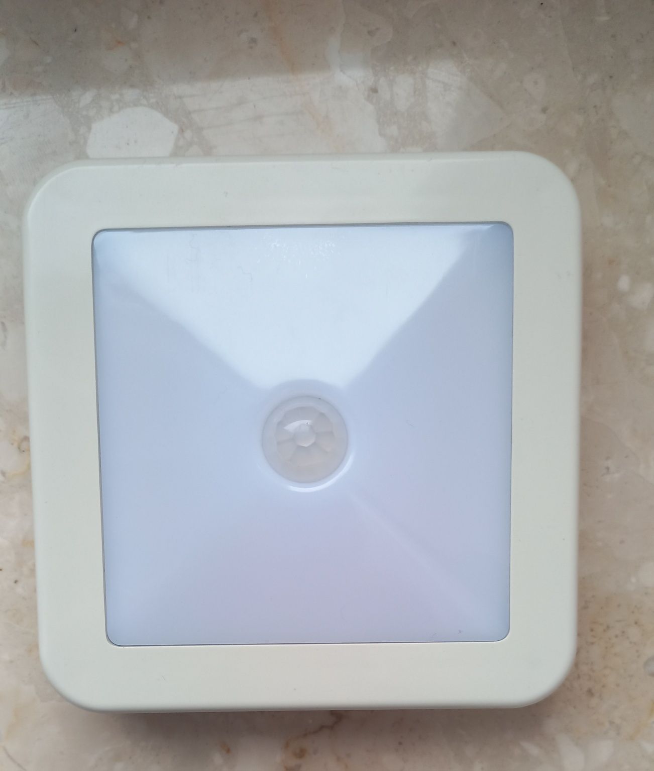 Lampy LED z czujnikiem ruchu - 2 szt. na baterie