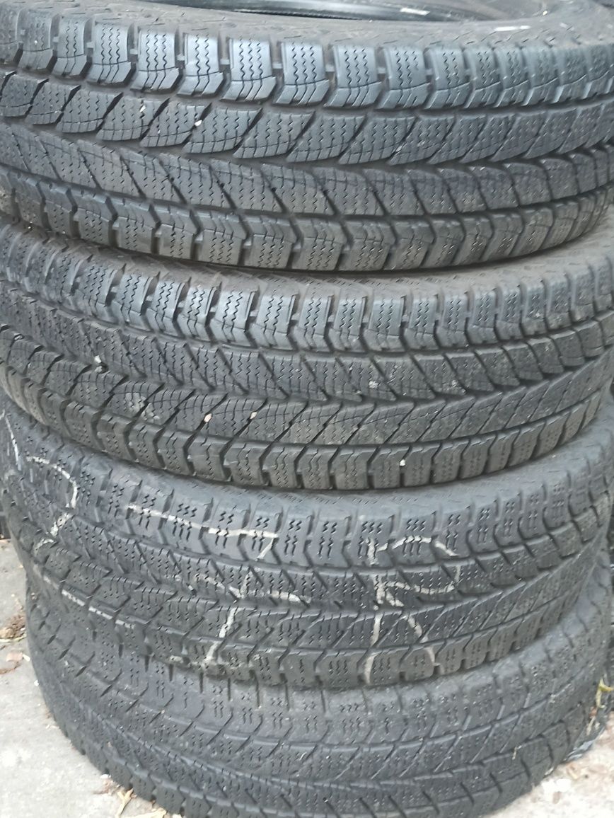 215 75 r16C 113/111R uniroyal Snow Max 2 komplet zima