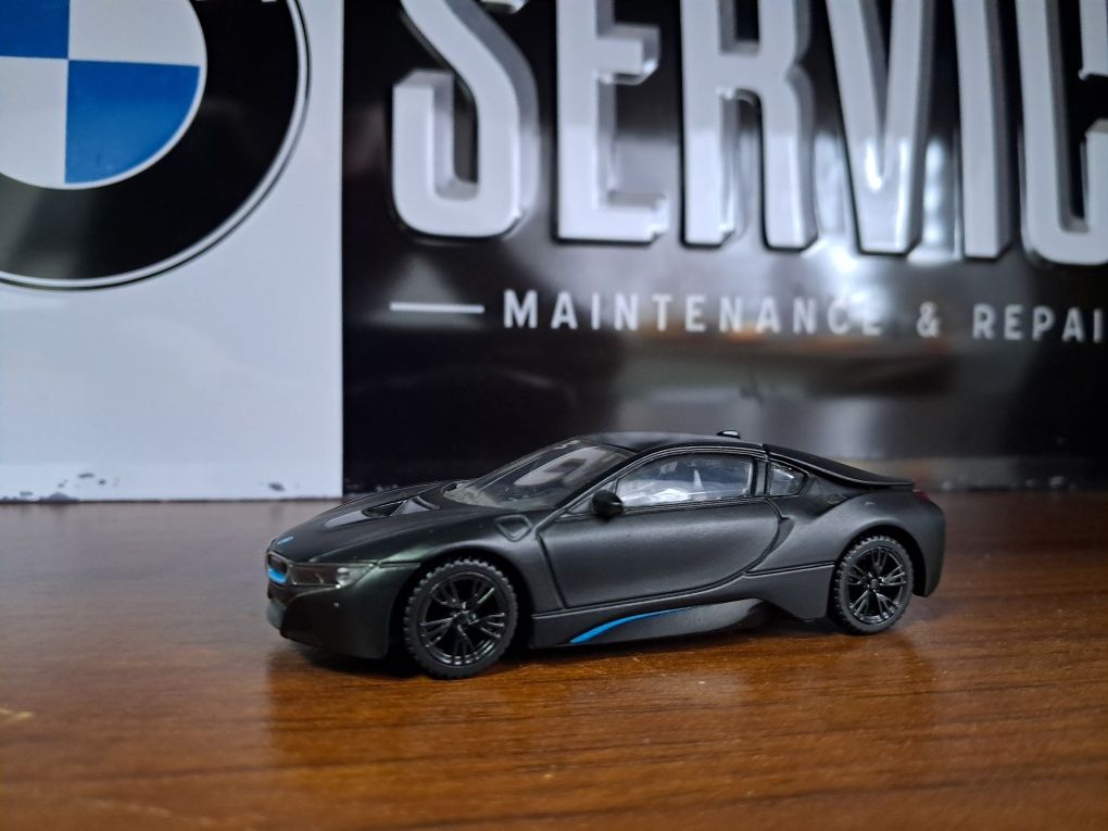 BMW i8 1:43 czarny mat